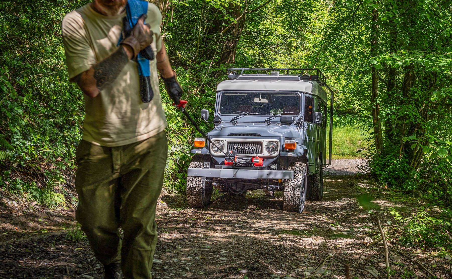Treuil Stealth 13500 lb - Corde synthétique 12 V