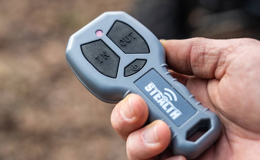 Treuil Stealth 4500 lb - Corde synthétique 12 V